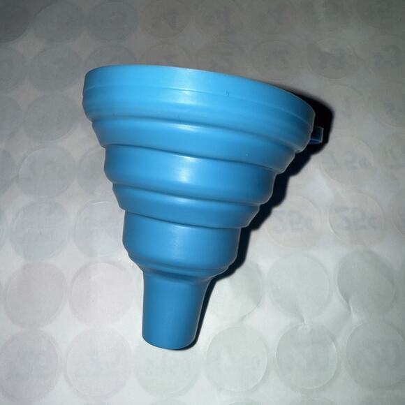 Set Of 3 Foldable Green Silicone Funnels Collapsible Kitchen Funnels Hang Tag - Picture 2 of 3